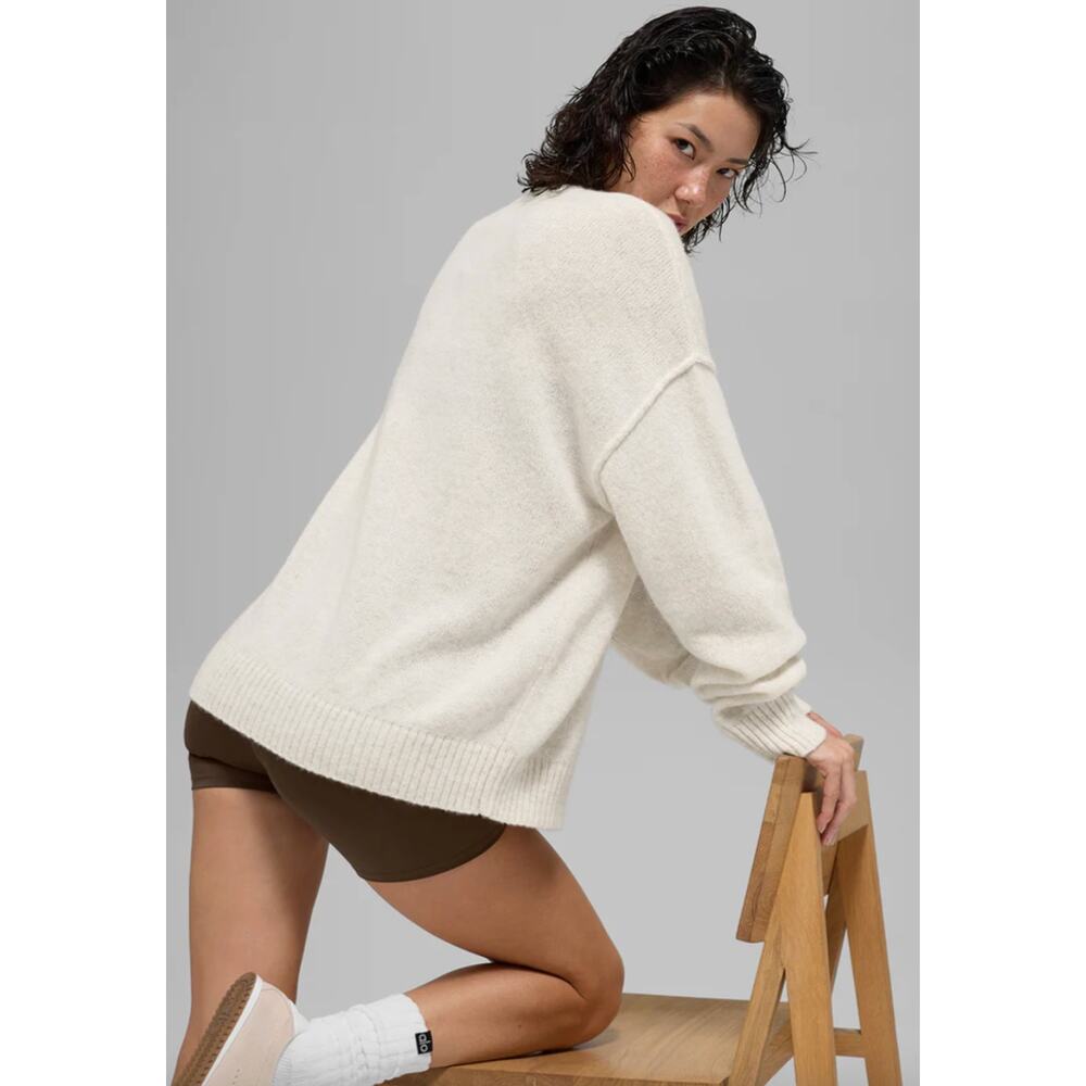 Alo New Class Cashmere Crewneck Sweater in Bone Heather Color Size Medium NWT - Picture 3 of 4